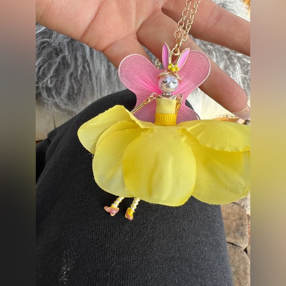 Betsey Johnson Fairy Bunny Daffodil Crystal necklace - Picture 7 of 10